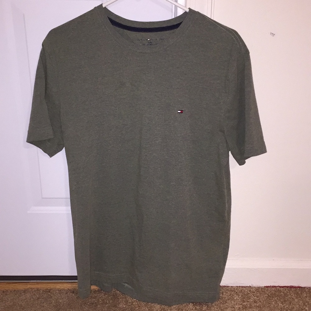 Men’s Large Tommy Hilfiger Shirt!